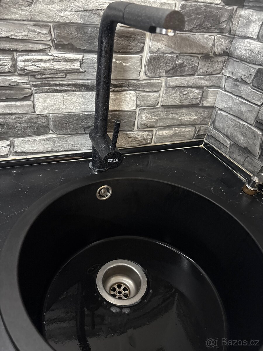 Bílo černá kuchyň - 3