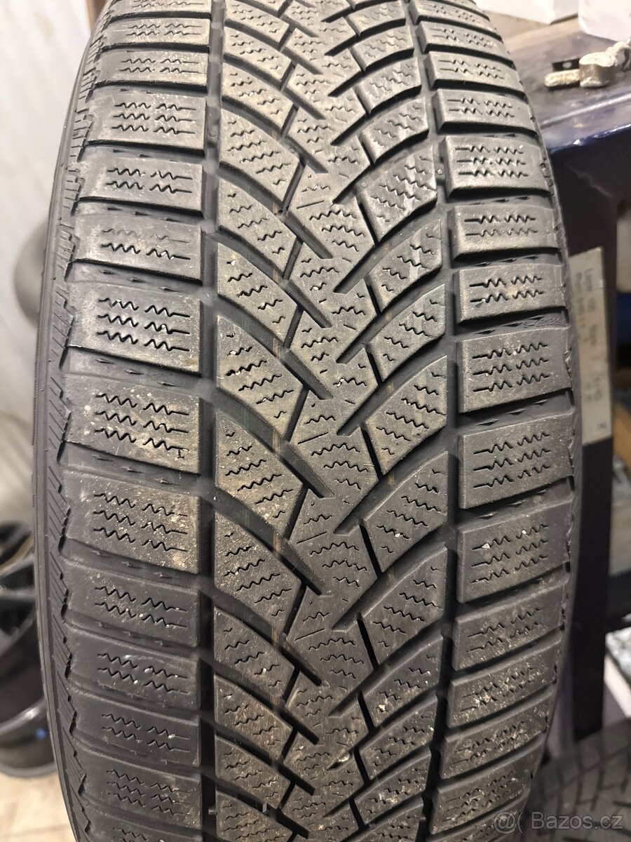 Prodám 205 55 r19 semperit speed-grip 3 - 3