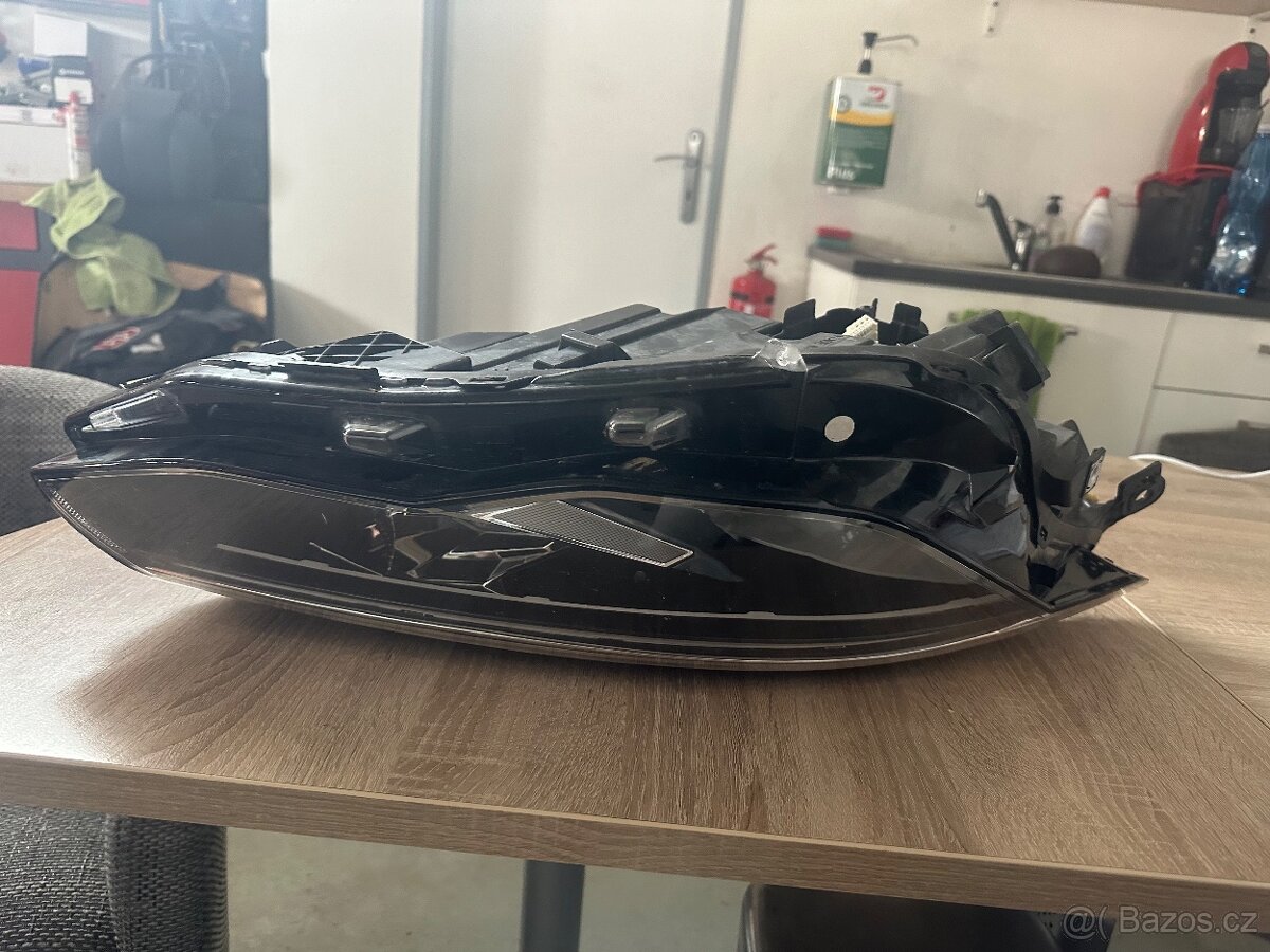 Světlo Volskwagen Golf - 3