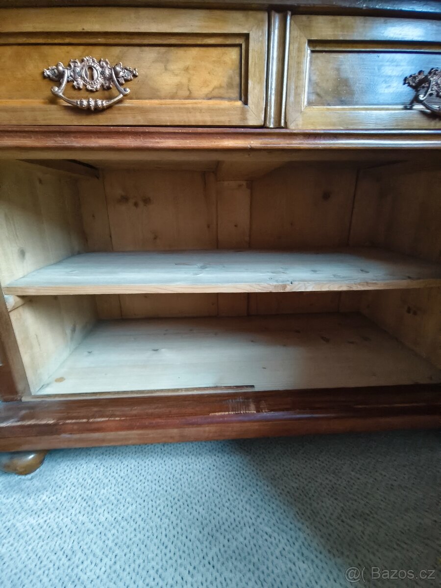Starožitný nábytek - toaletka a skříň - 3