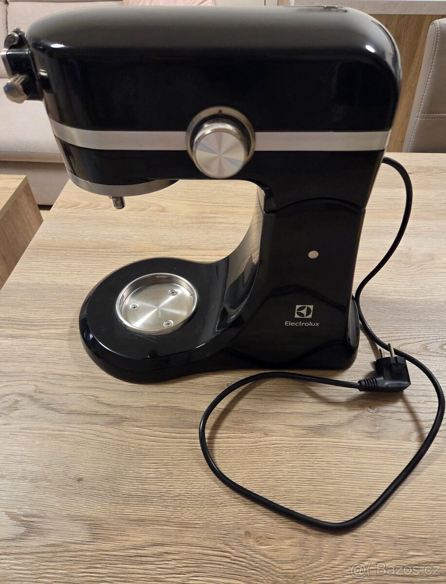 Prodám kuchyňský robot Electrolux EKM 4200 - 3