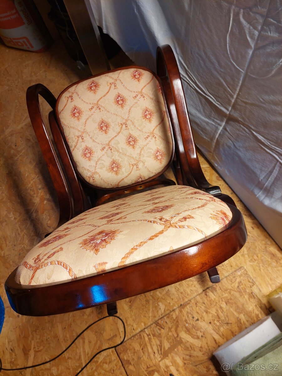 HOUPACÍ KŘESLO - 3