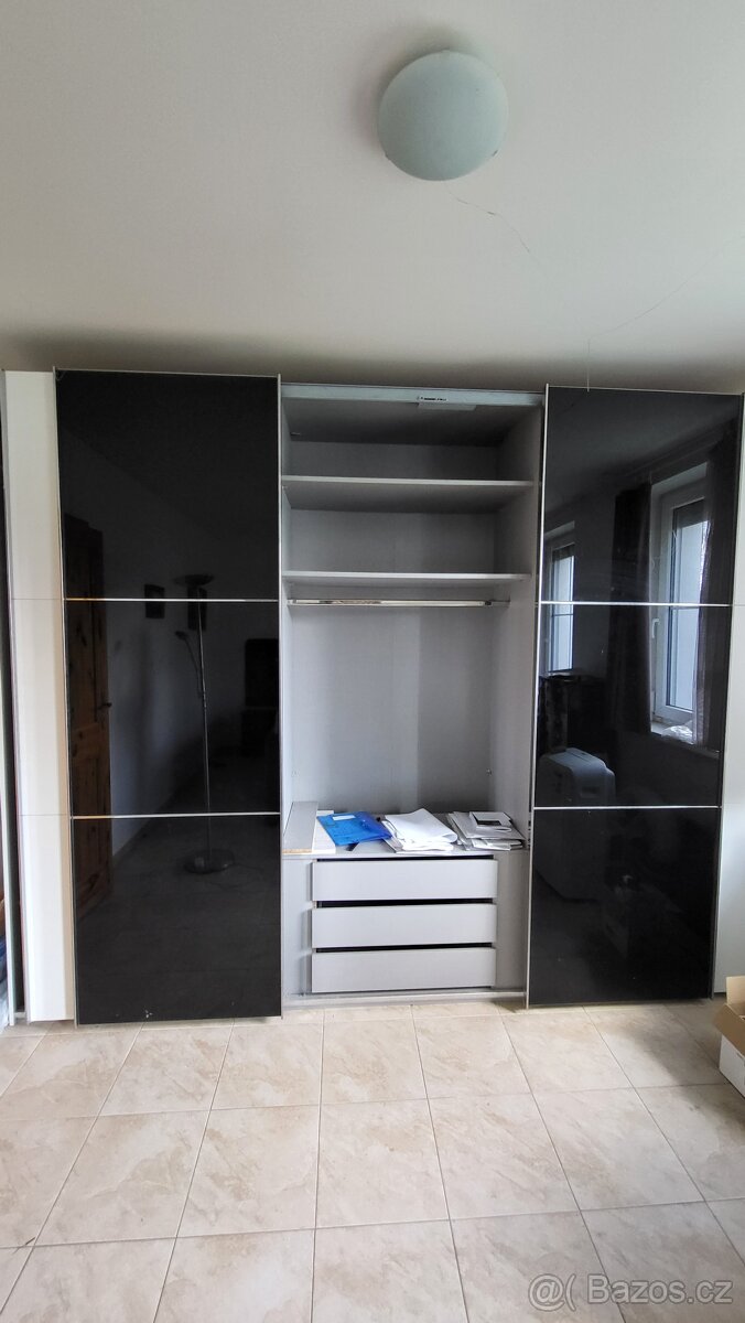 Šatní skříň - 3