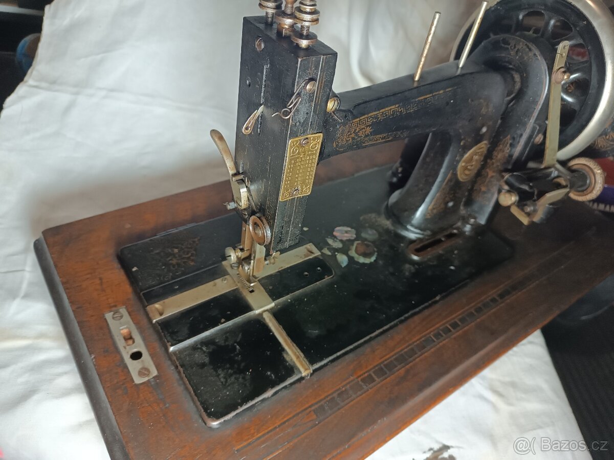 Šicí stroj na kliku - 3