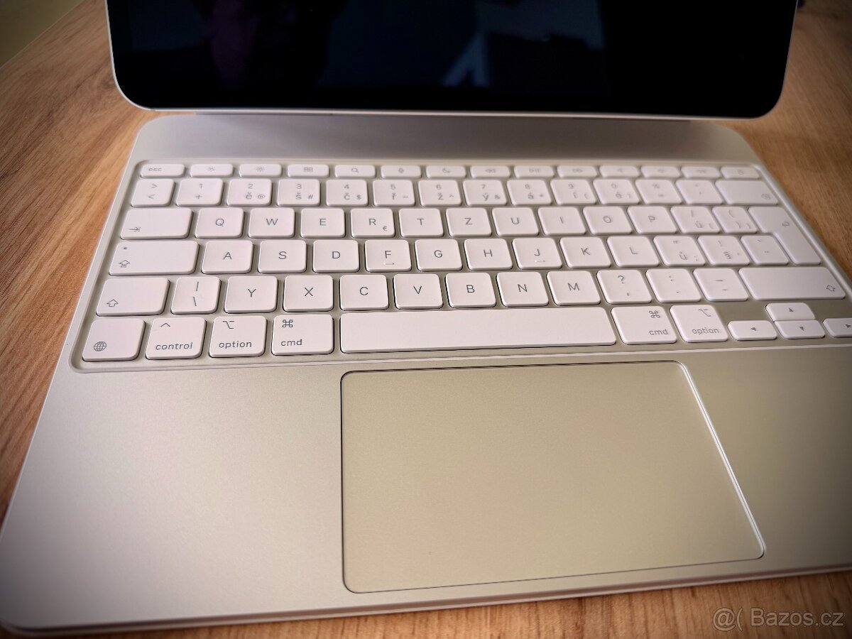 iPad Pro 13" M4 + Magic Keyboard, bílá CZ - 3