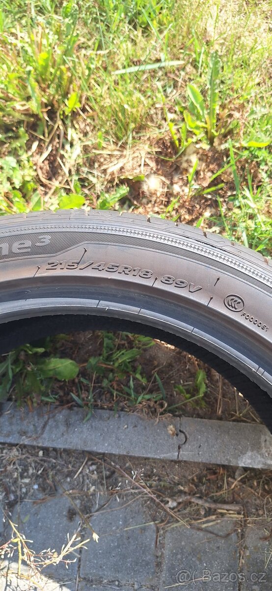 PNEU Hankook letni 215/45R18/89V - 3
