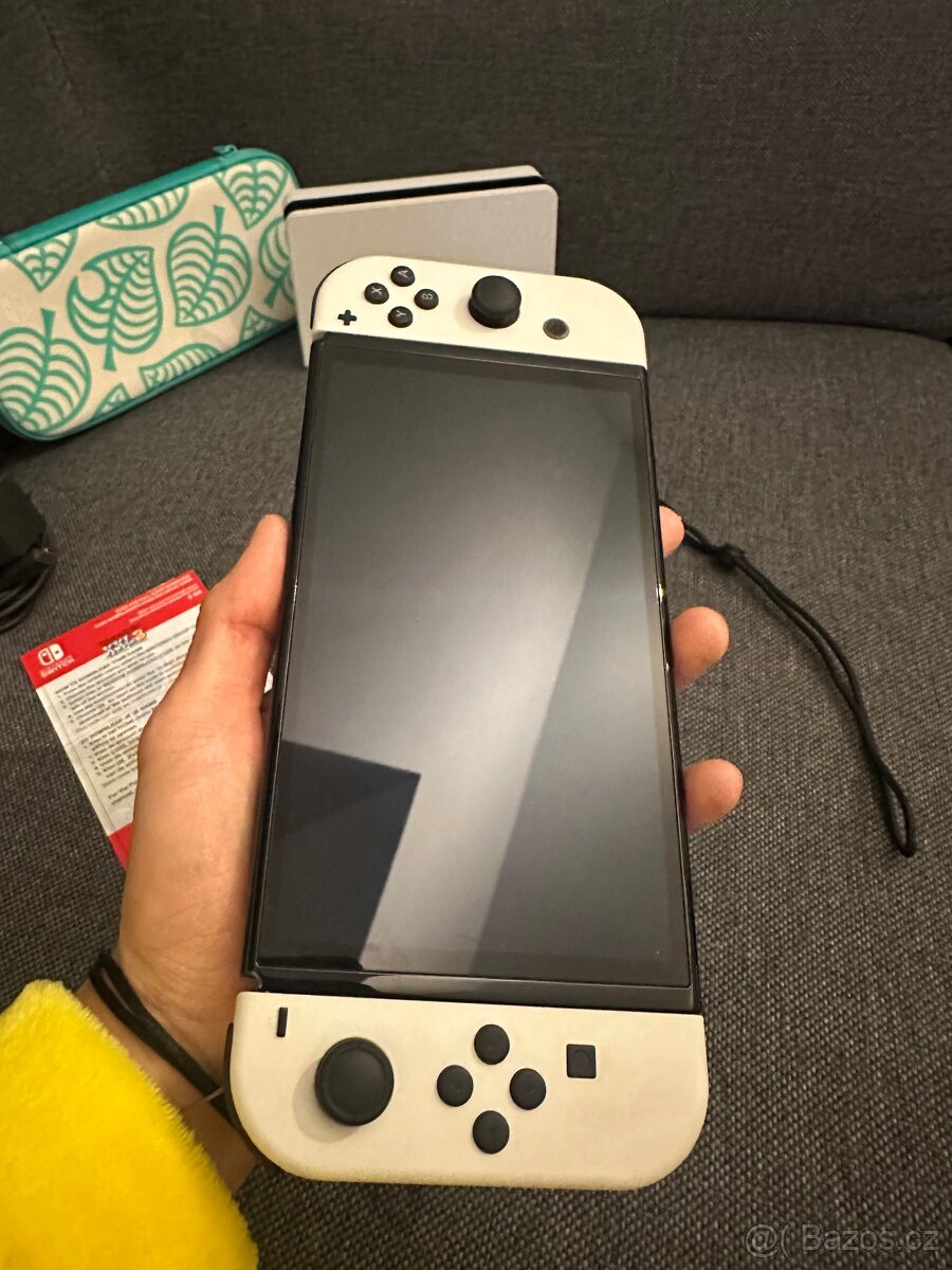 Nintendo Switch OLED + příslušenství a hra (top stav) - 3