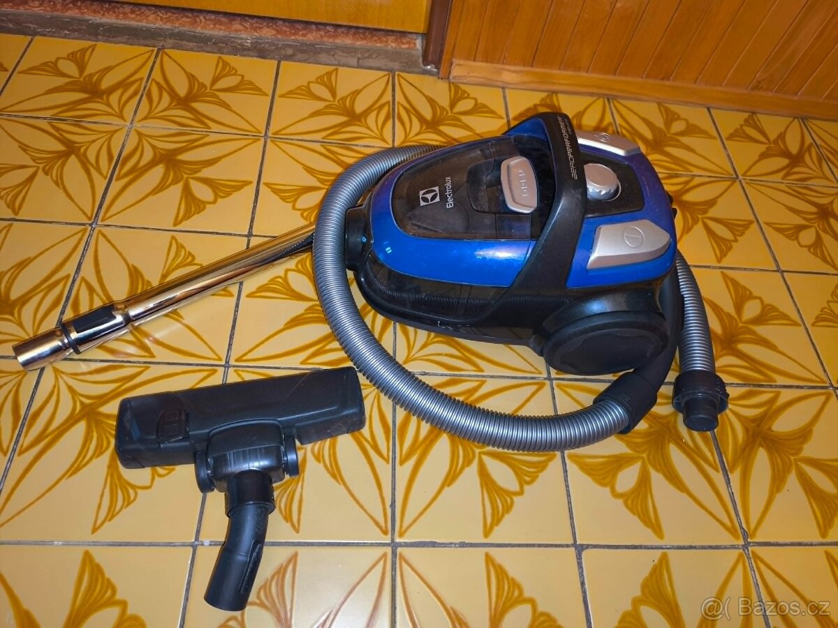 Bezsáčkový vysvač Electrolux EAPC51IS - 3