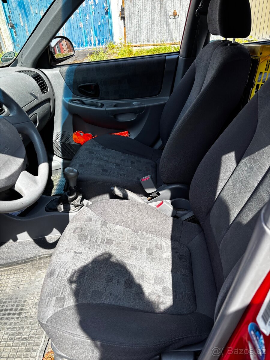 Hyundai Accent - 3
