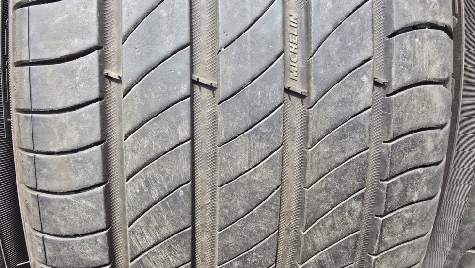 Letní pneu 235/50/19 Michelin - 3