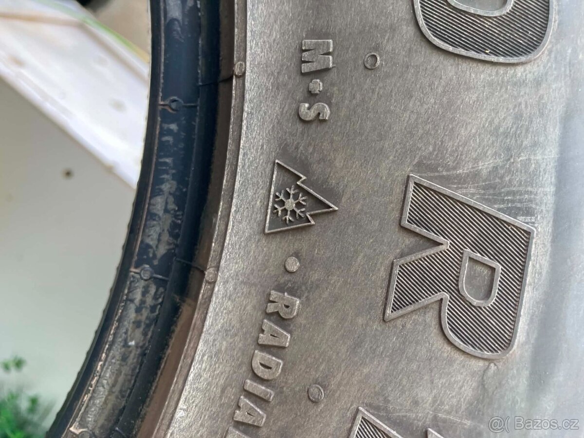 Prodám pneu 235/70R16 - 3