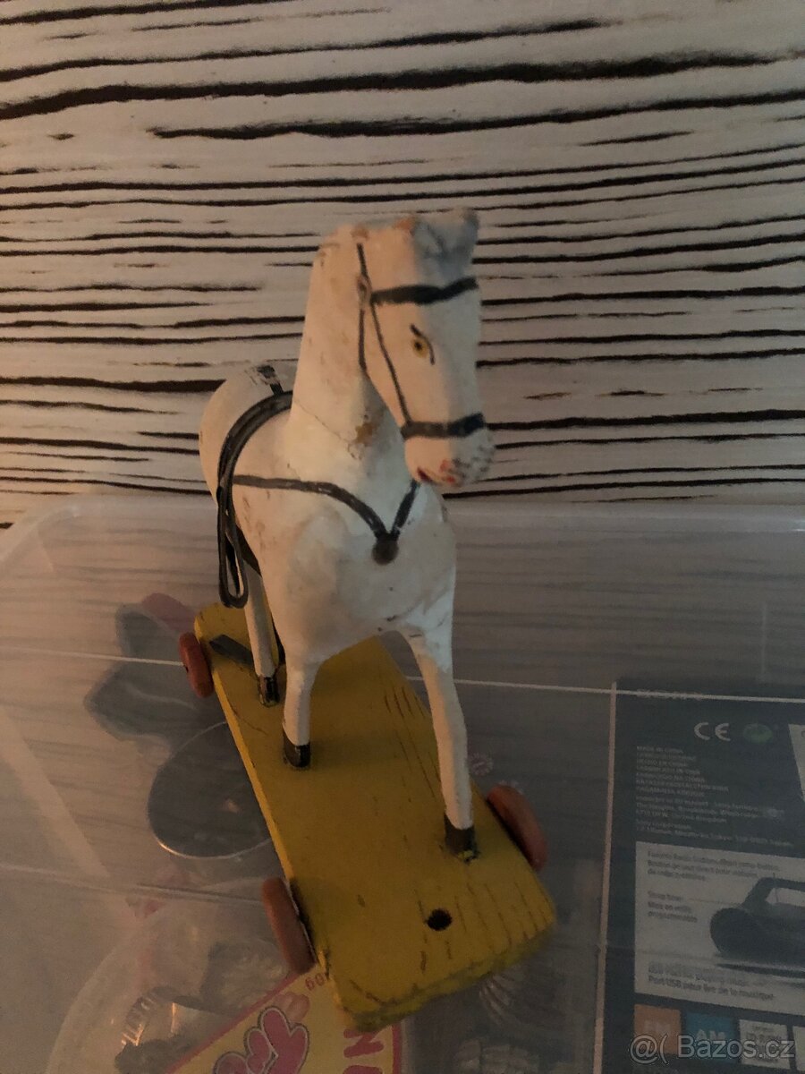 Dřevěný starožitný koník na kolečkách - 3