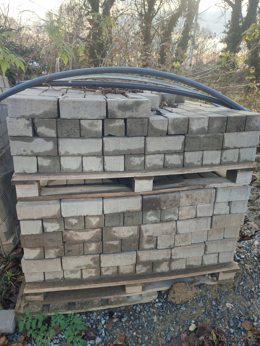 Dlažební betonové kostky / zámková dlažba přírodní 20x10x8cm - 3