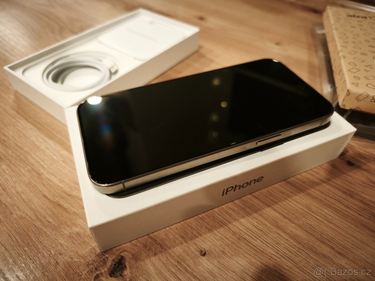 Apple iPhone 15 Pro max + Apple Watch 8 - 3