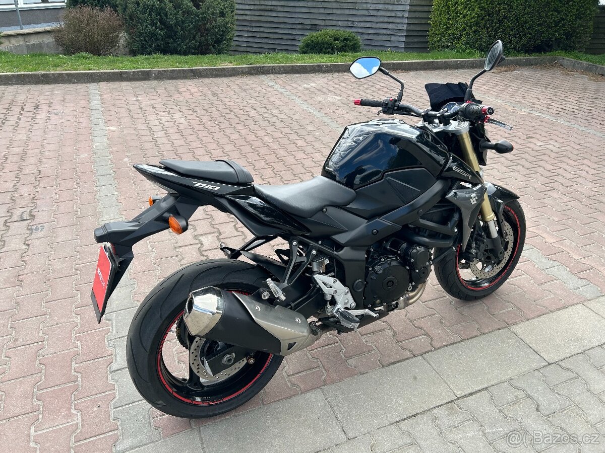 Suzuki GSR 750 2011 - 3