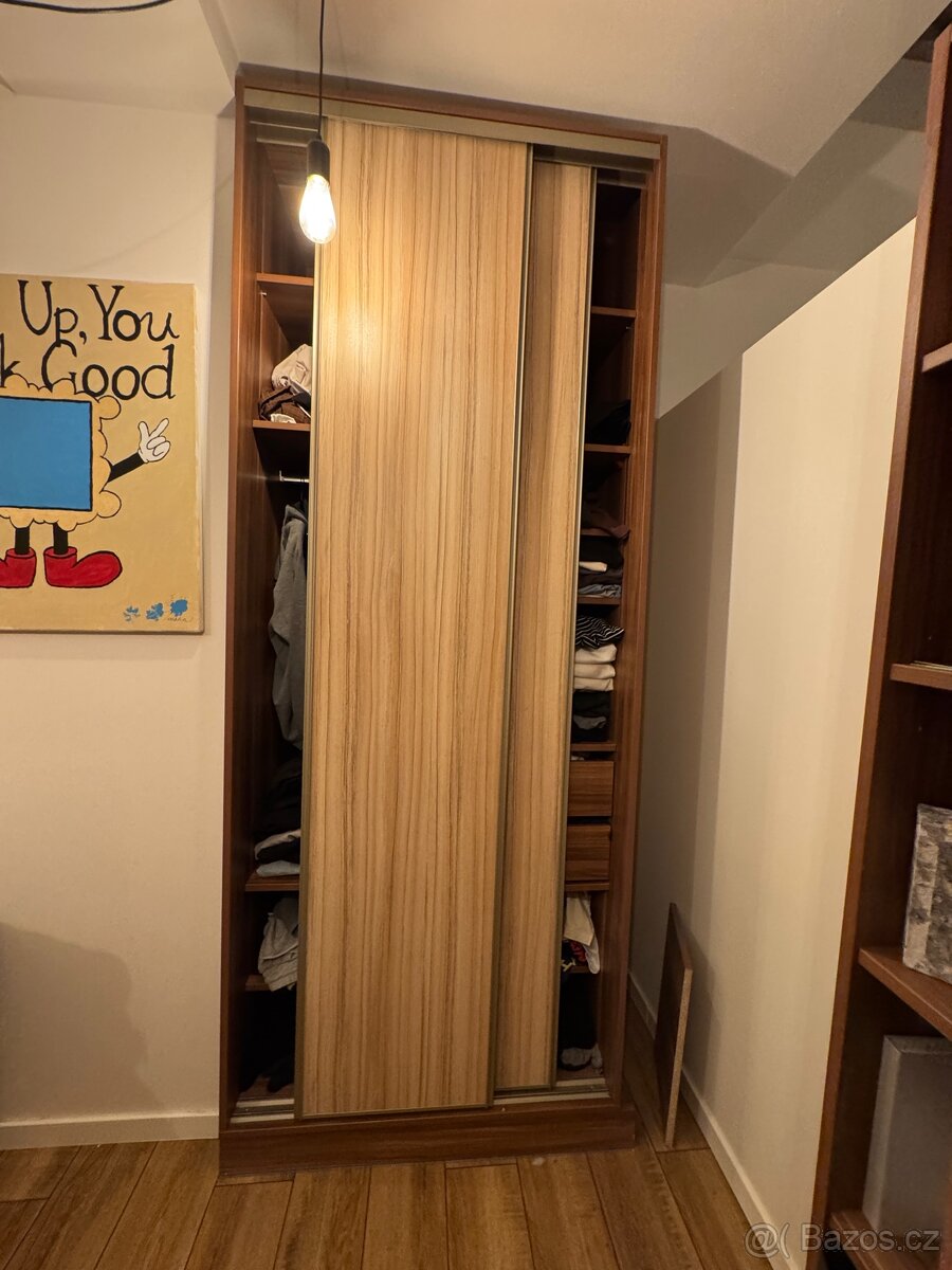 2x vestavná skříň + další skřínky - 3