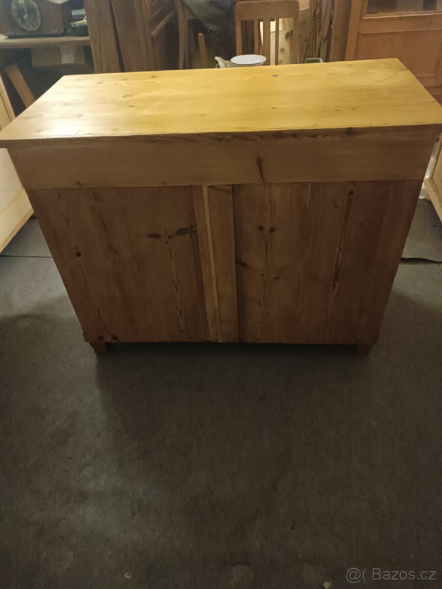 Komoda - 3