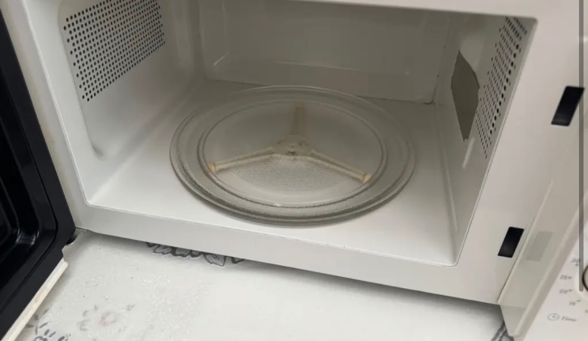 Mikrovlnná trouba ECG – plně funkční, manuální ovládání - 3