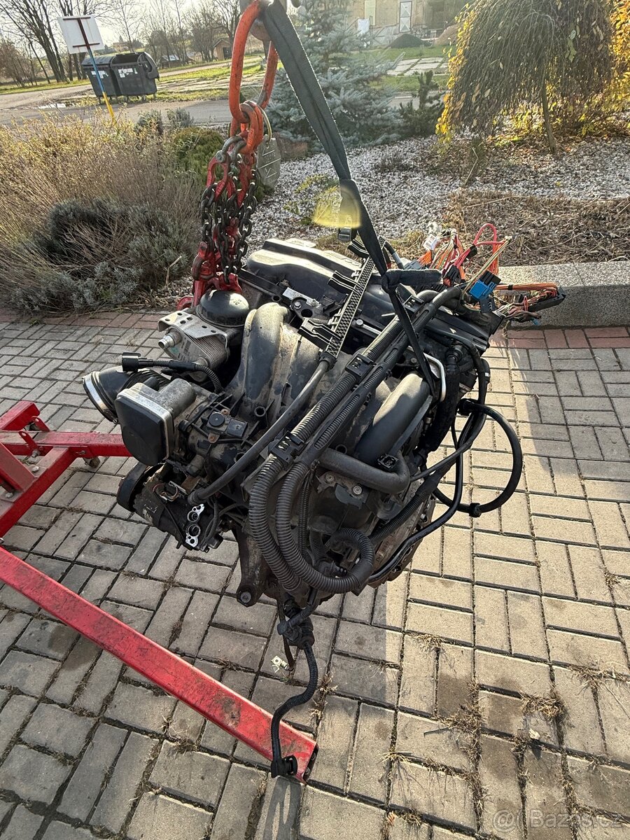 MOTOR BMW 318i/320i e90 N46B20B - 3