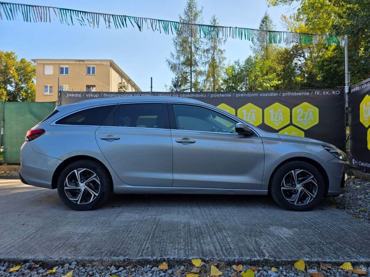 Hyundai i30 CW 1.6 CRDi Family DTC - 3