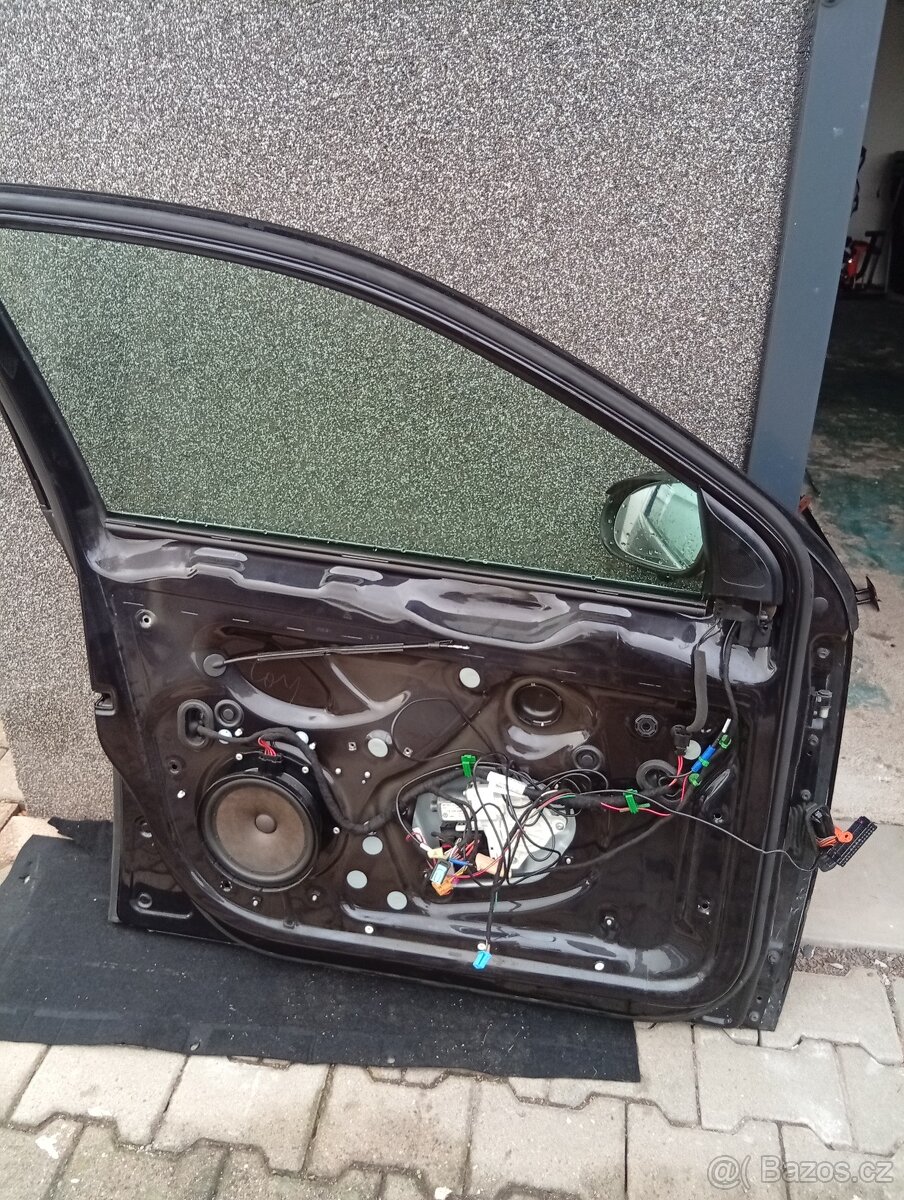 Prodám 4x ustrojené dveře na Volkswagen golf 5 , variant - 3