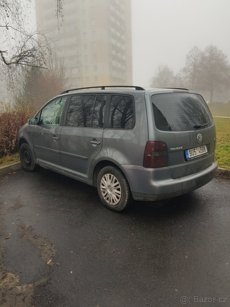 Prodám VOLKSWAGEN TOURAN 1.9 TDI R.V.2006 - 3