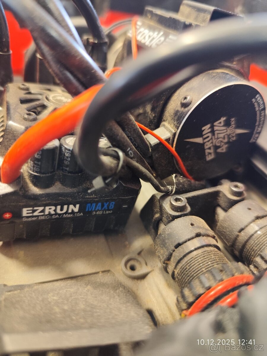 Prodám RC model Traxxas Summit 1:8 - 3