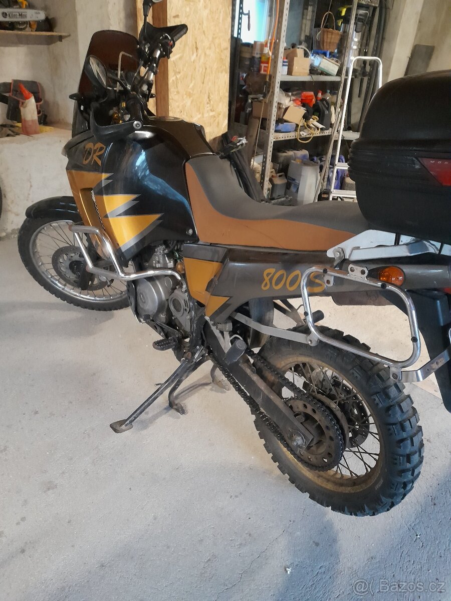 Suzuki DR 800 Big - 3
