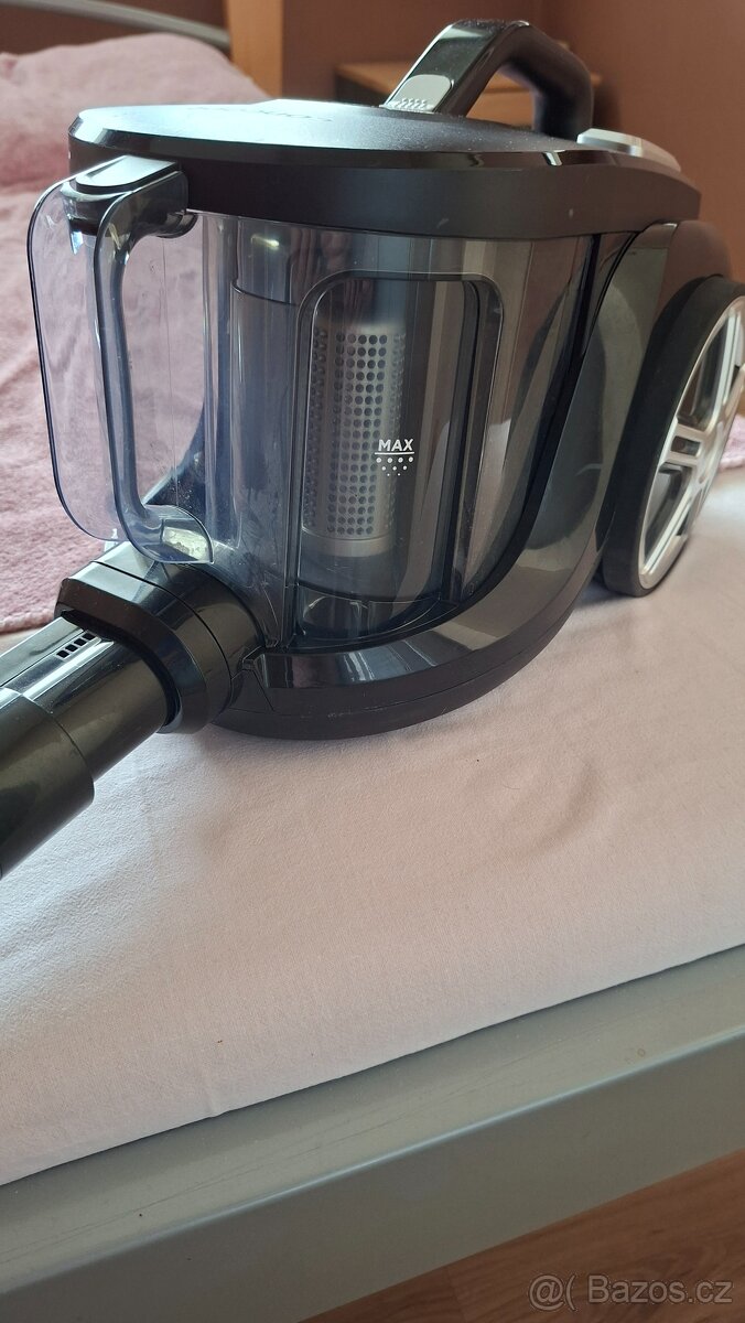 Vysavač bezsáčkový - 3