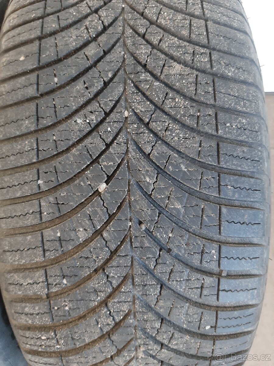Goodyear vector 235/55r17 - 3