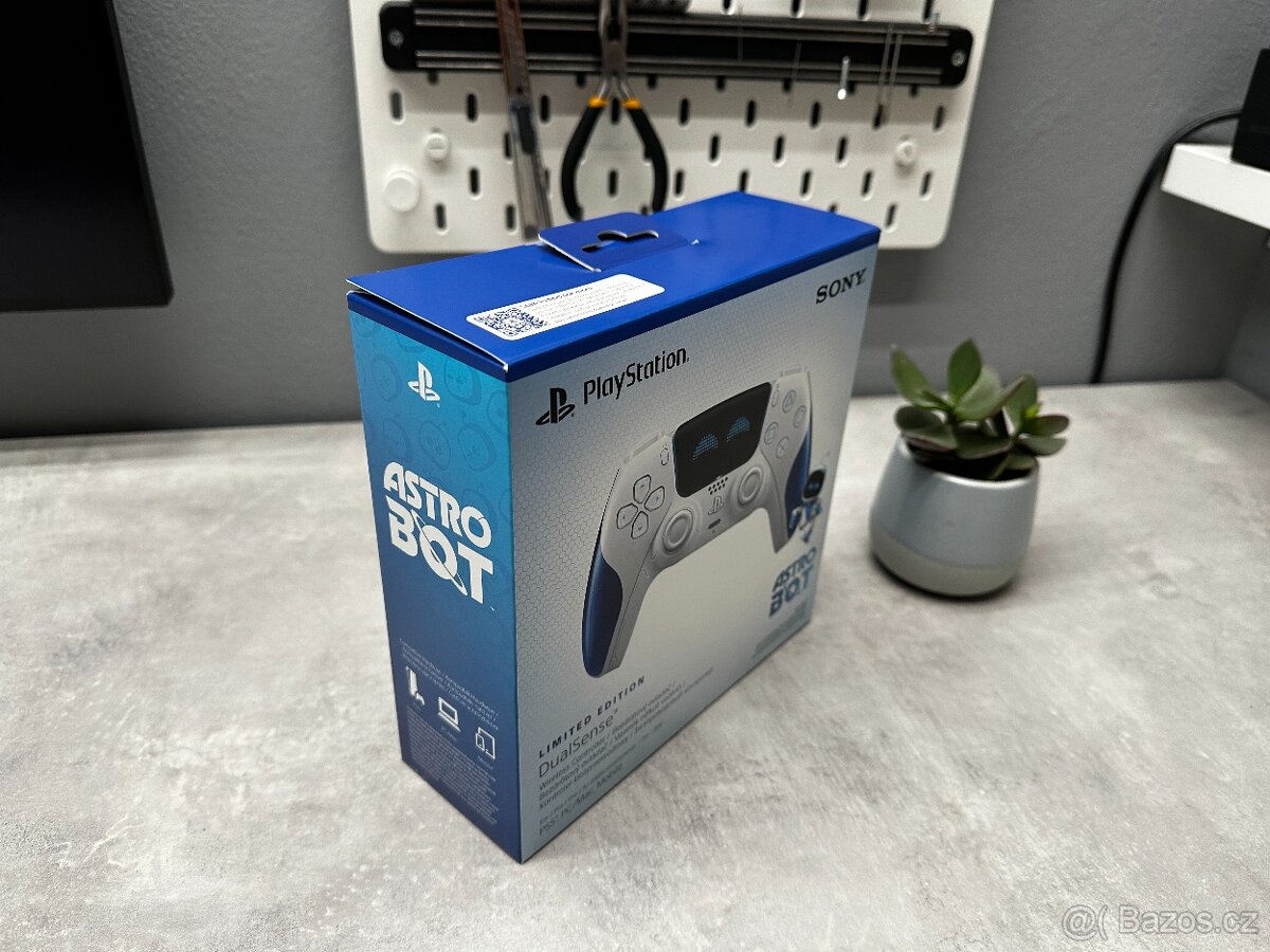 PS5 DualSense Astro Bot V2 - 3