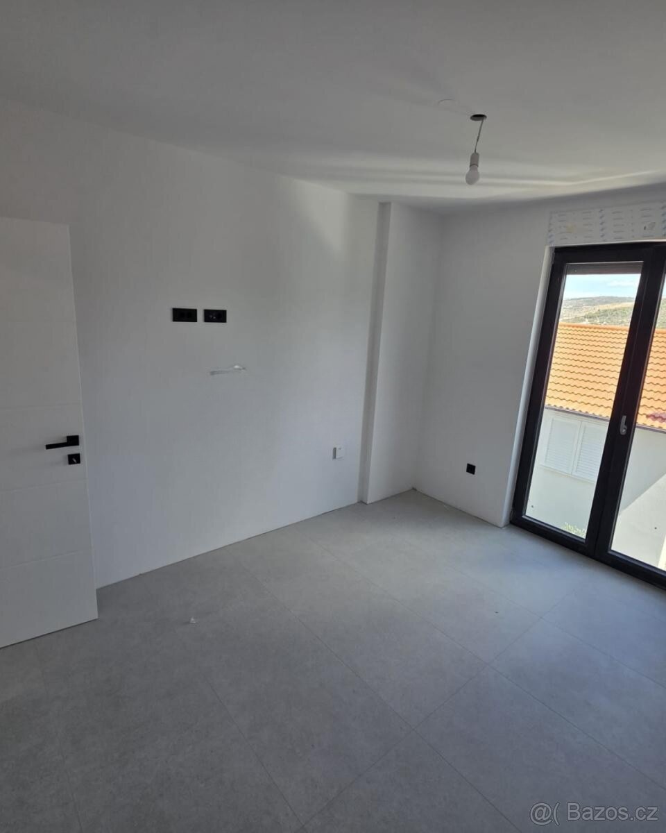 CHORVATSKO: ROGOZNICA – NOVOSTAVBA S OTEVŘENÝM VÝHLEDEM NA M - 3