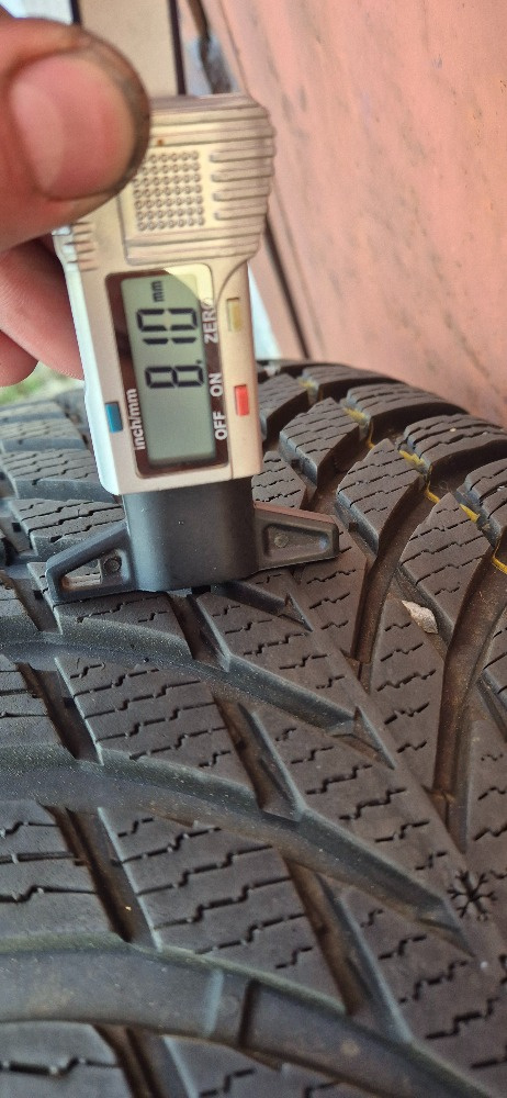 Zánovní zimní pneu 225/60 R18 104H - 3