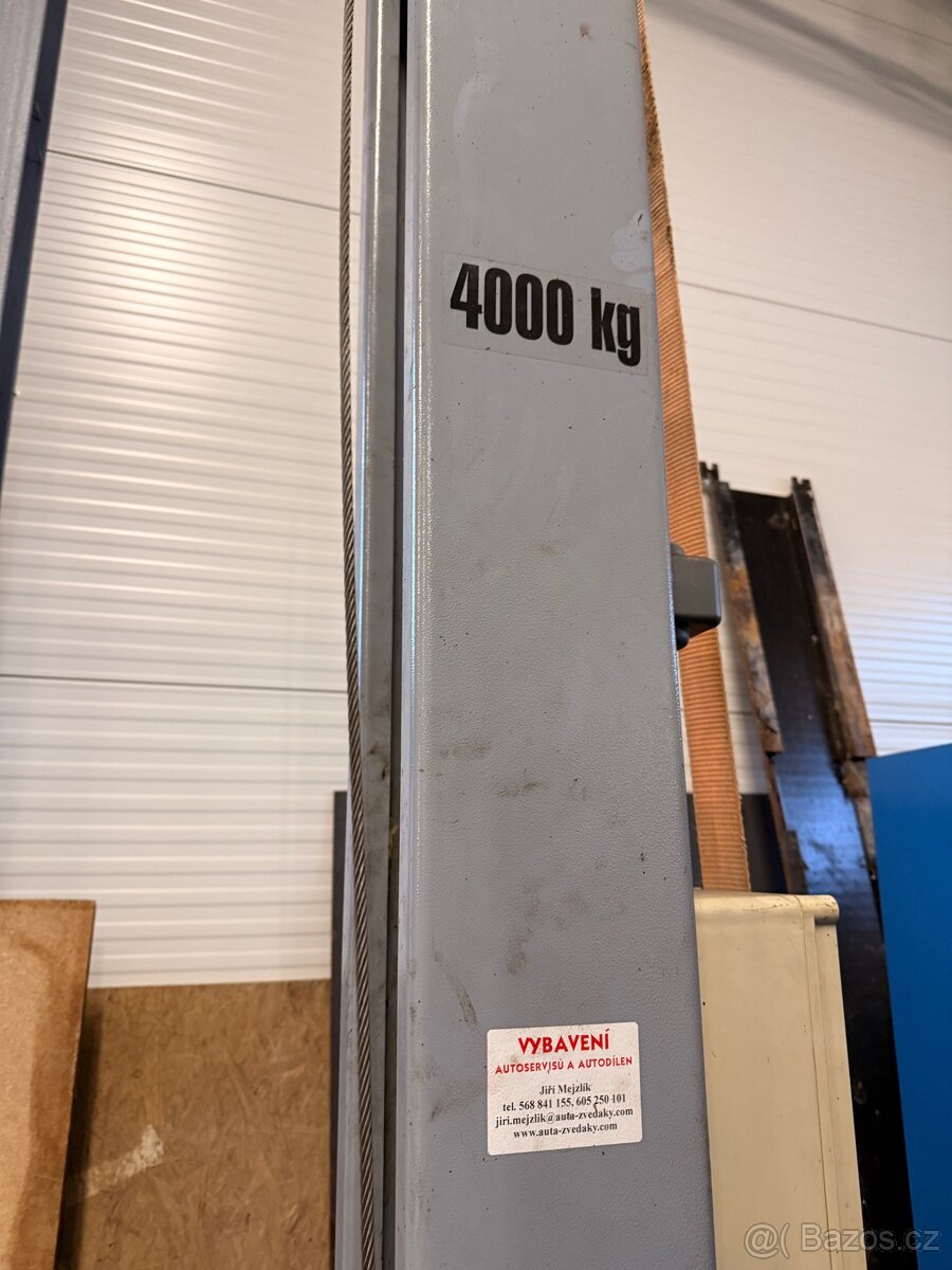 Dvousloupový elektrohydraulický zvedák 4t - 3