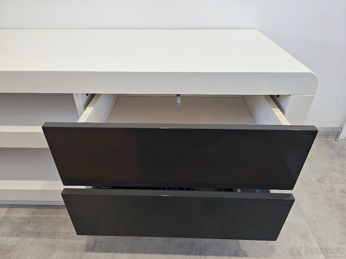 Skříňka pod TV - 3