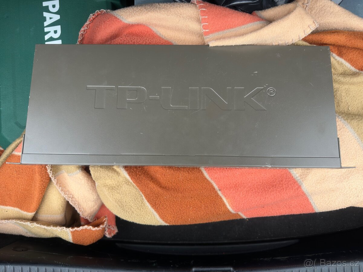 TP-Link TL-SG1024 24- port Gigabit switch - 3