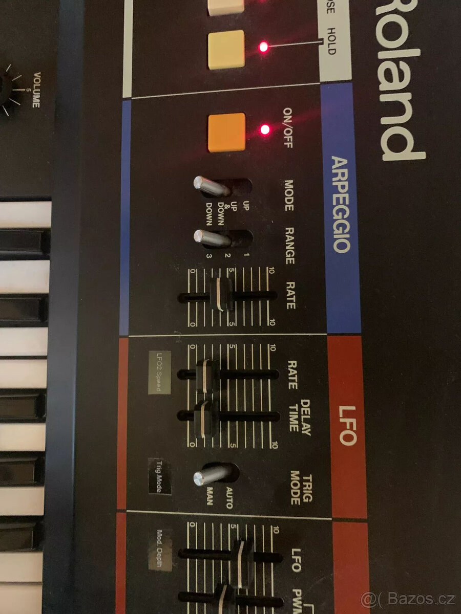 Analogový polyfonní syntezátor Roland Juno 60 s MIDI - 3