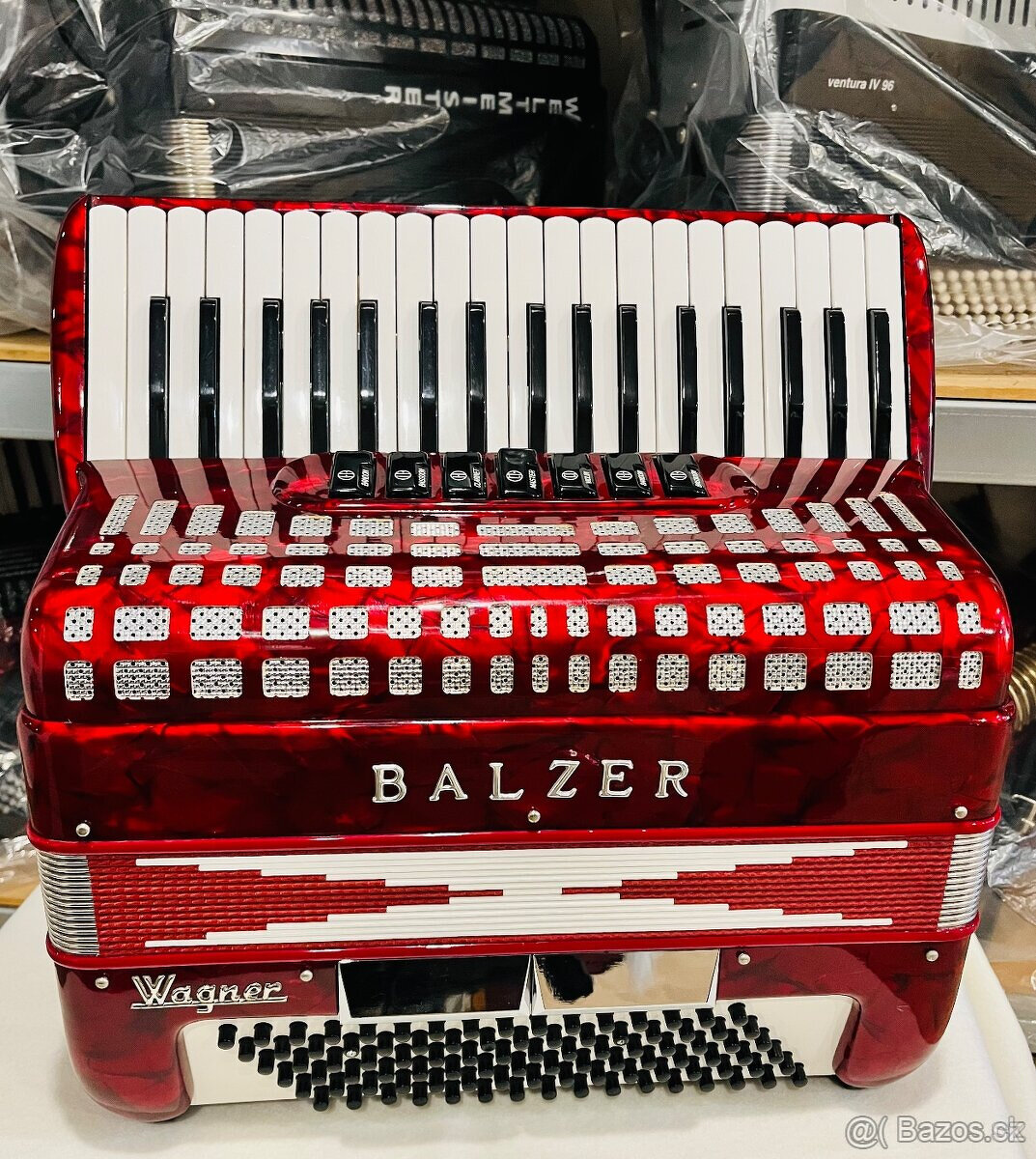 Predám krásny Taliansky akordeón Balzer Wagner 96 basový, to - 3