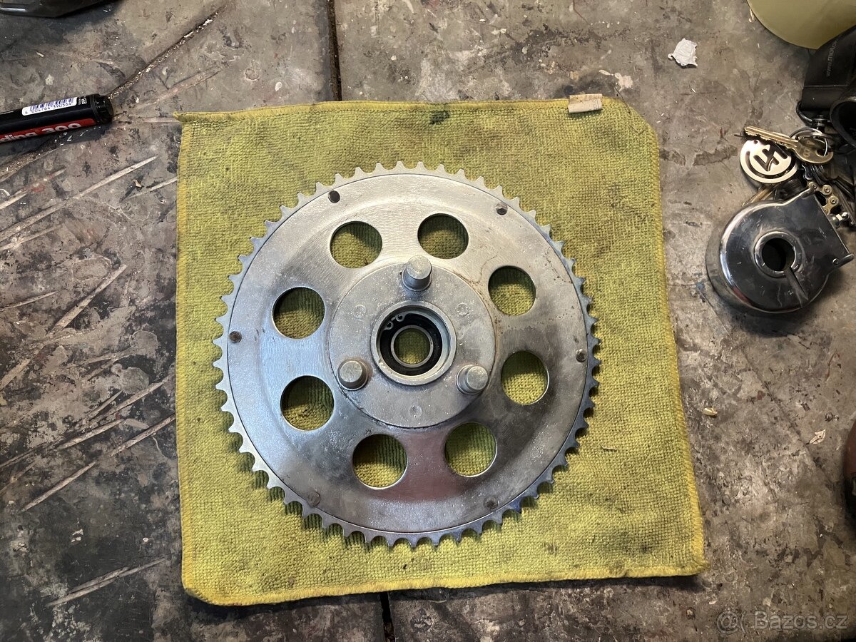 Jawa 50 pionyr 05 20 21 23 Repasovaná rozeta zadního kola - 3