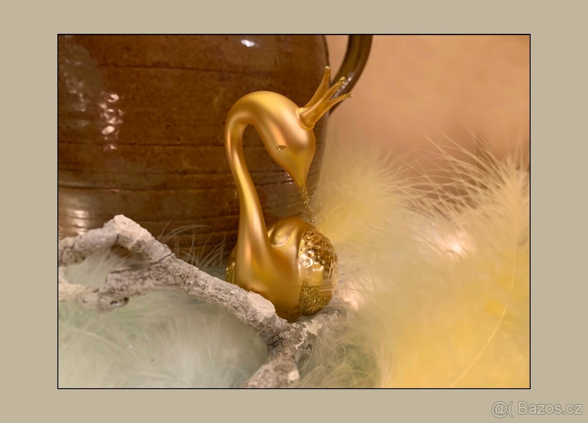 Elegantní Vánoční ozdoba Labuť s korunkou Zlatá skleněná - 3