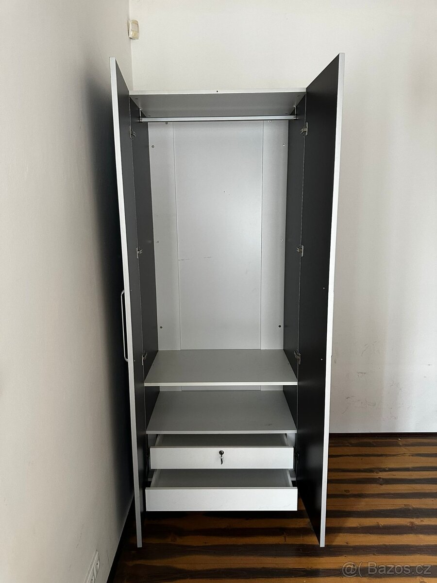 Šatní skříň - 3