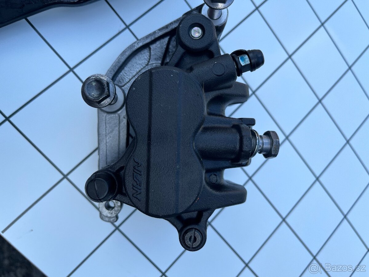 Triumph Street Twin 900 - brzdiče Nissin - 3