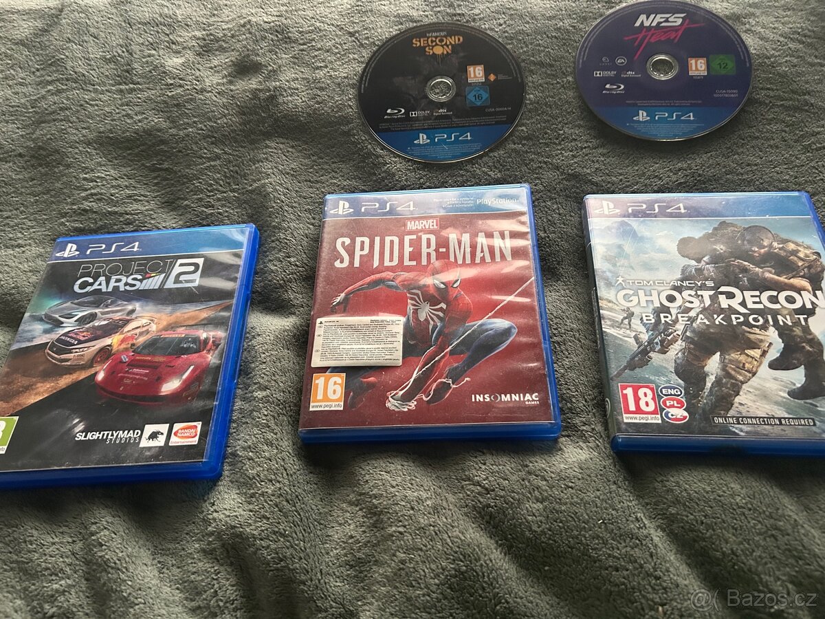 PlayStation 4 + 2 ovladače + hry - 3