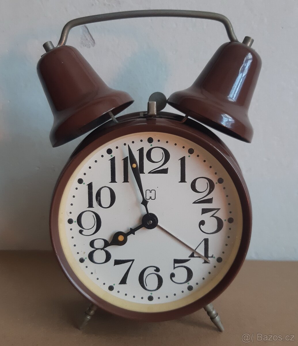 starý budík s logem H - 3