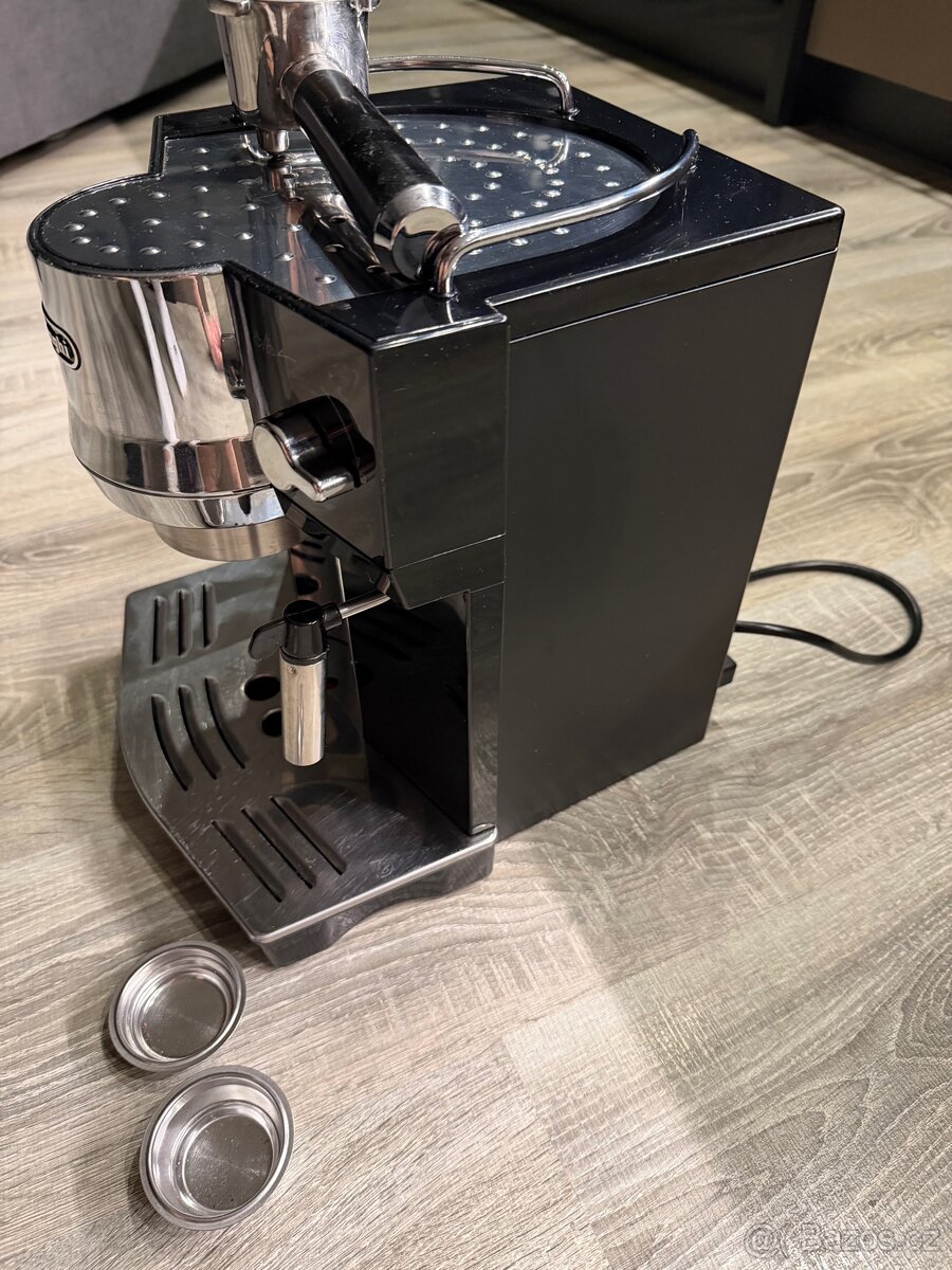 Kávovar DeLonghi EC820.B - 3