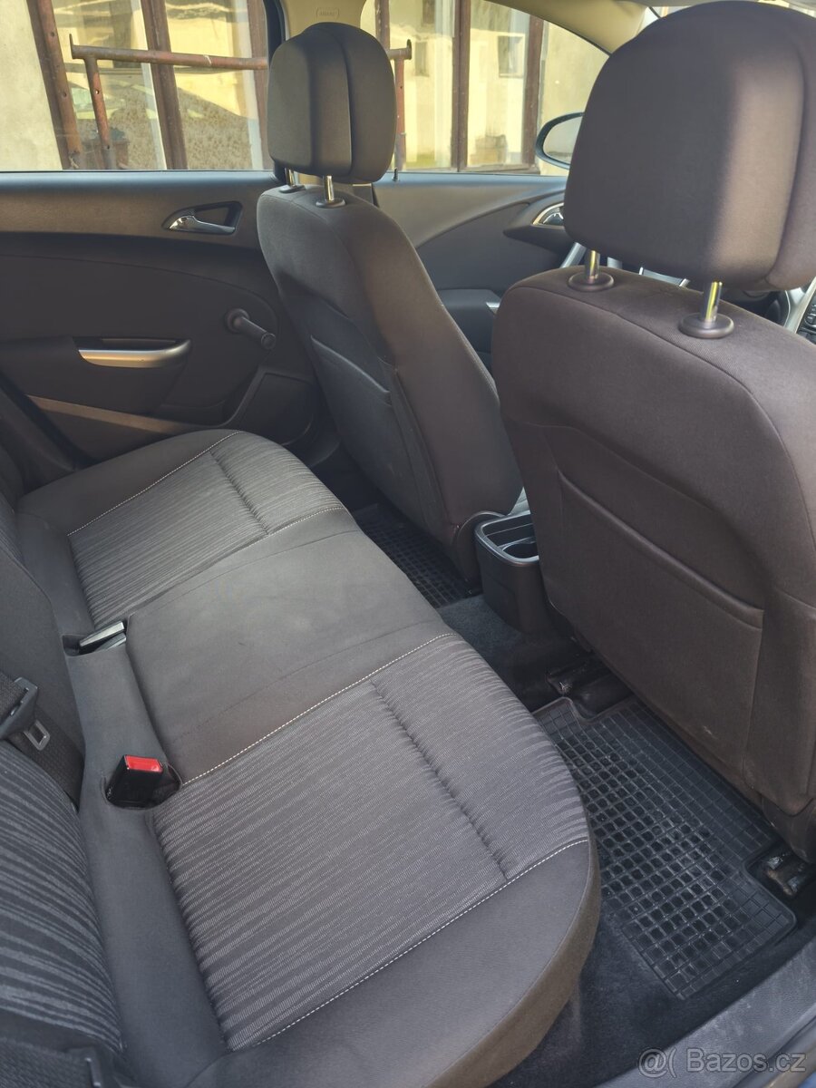 Opel Astra J 1,4i - 3