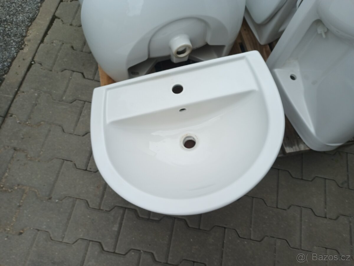 Umyvadla, záchodová mísa - 3