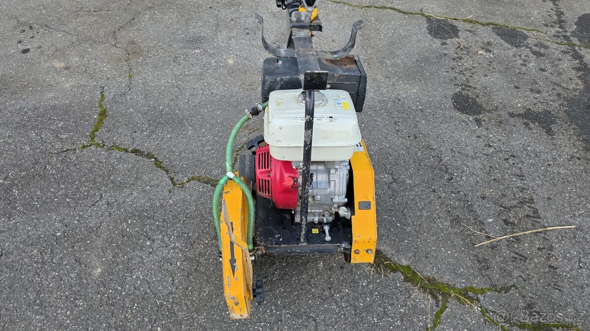 Řezací stroj na spáry NTC - RZ 121 - 3