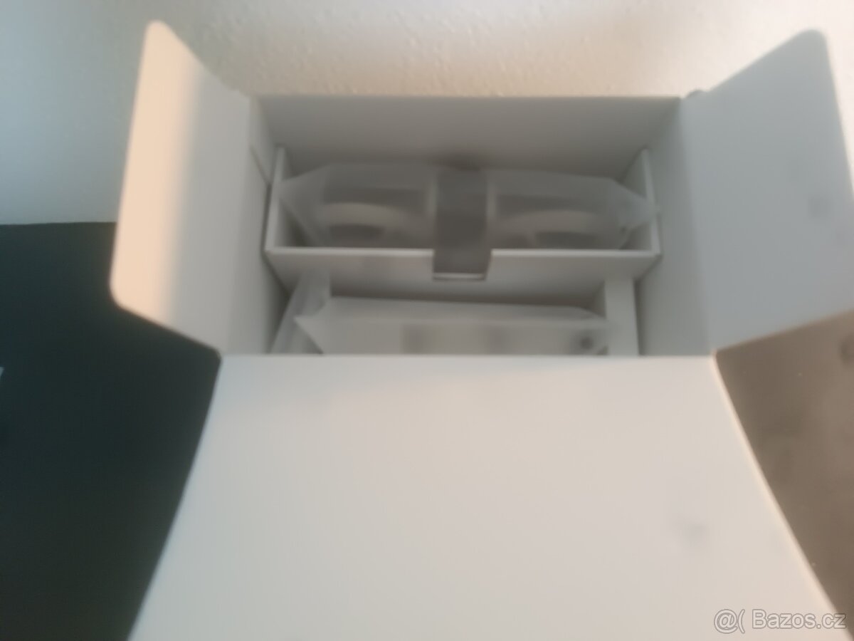 DJI NEO dron se 3 bateriemi a nabíjecí hub - 3