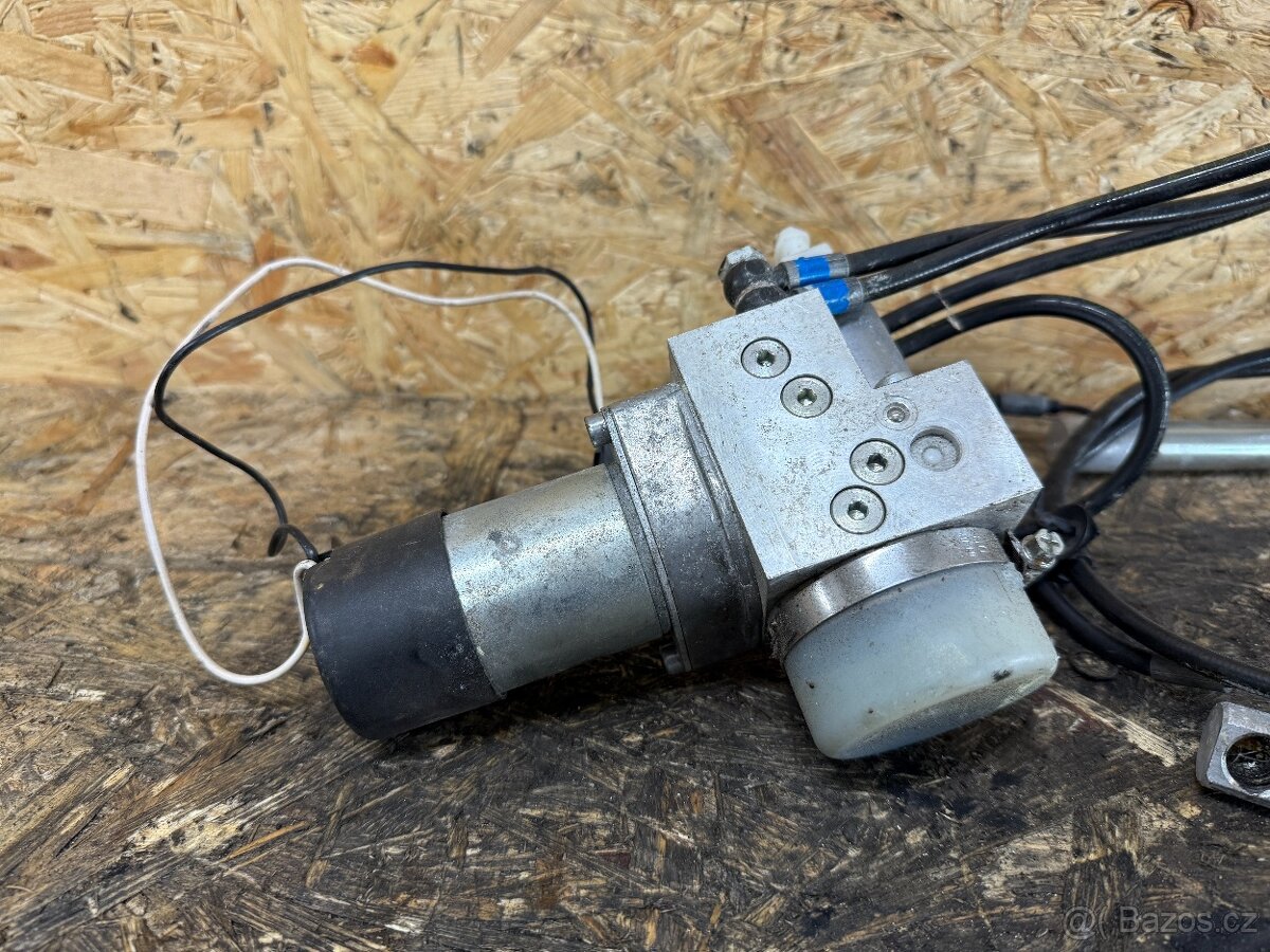 HYDRULICKÁ PUMPA KUFRU VW PHAEOTN 3D5827383B - 3